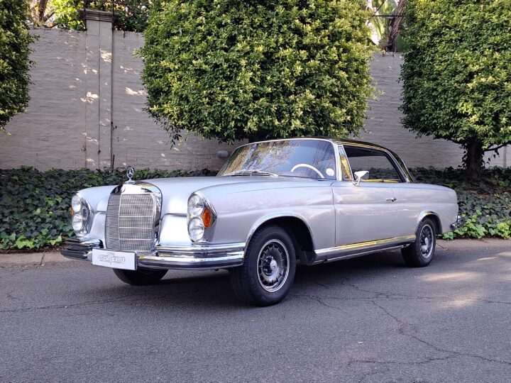 MERCEDES BENZ 220 SE COUPE W111