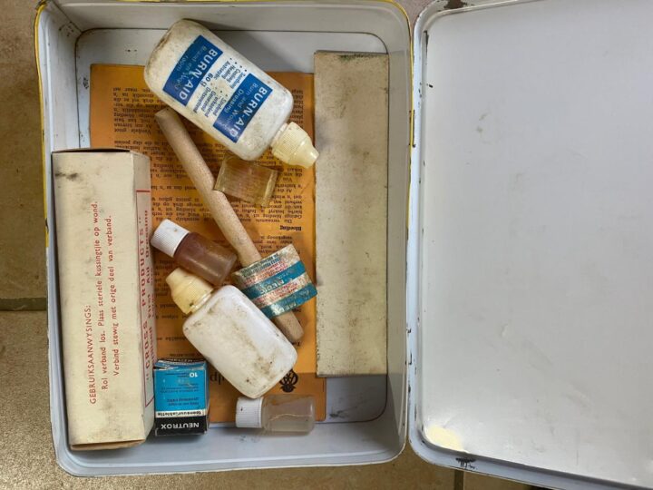 AA First Aid Kit – Vintage Steel Box