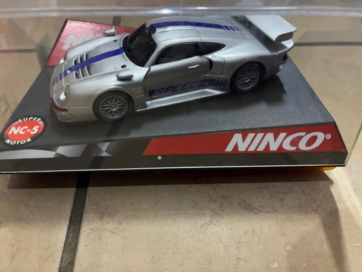 Porsche 911 GT1 (Silver) – Ninco Slot Car – €45