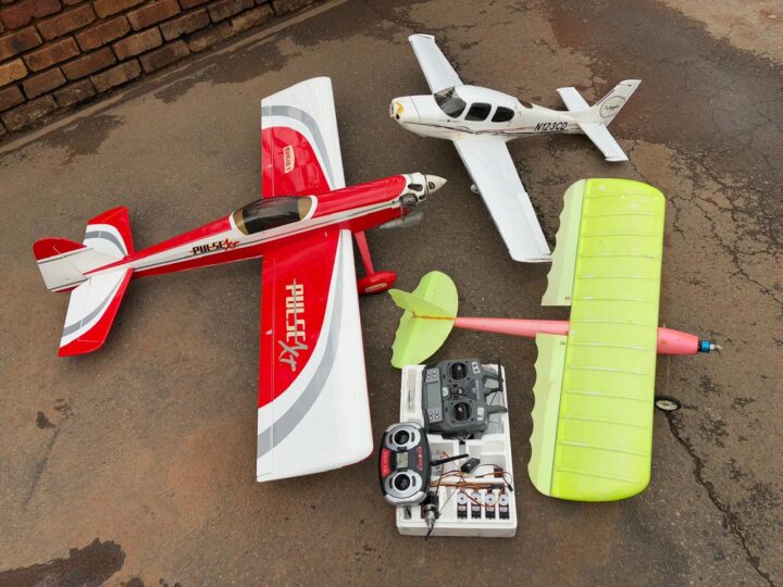 RC Planes x3 with Controller – Deceased Estate Job Lot