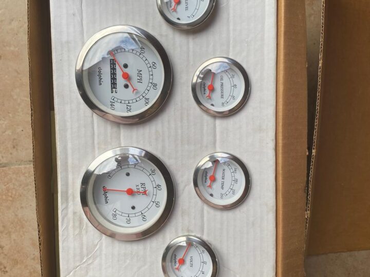 Dolphin Universal Classic Gauges – Set of 6, Brand New