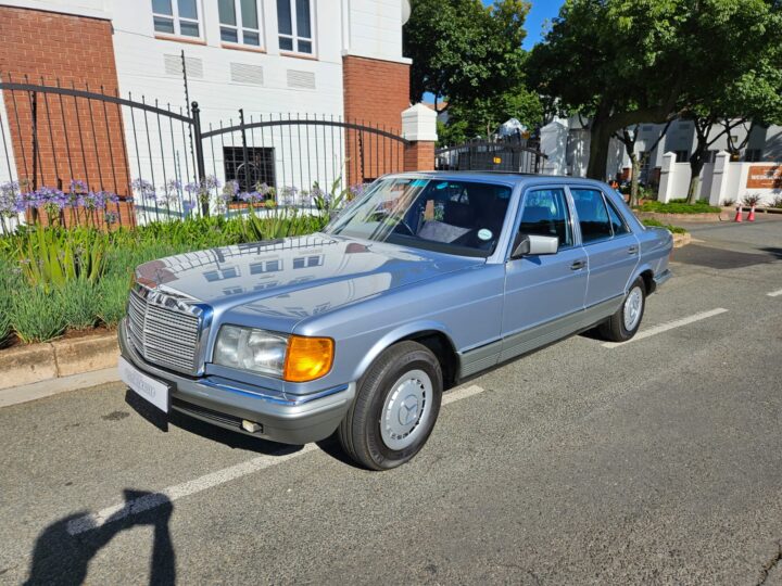 Mercedes-Benz 280SE (W126) – Low-Mileage Blue-on-Blue Time Capsule