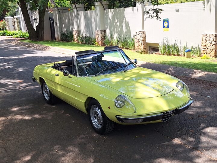 Alfa Romeo 2000 Spider (1975)