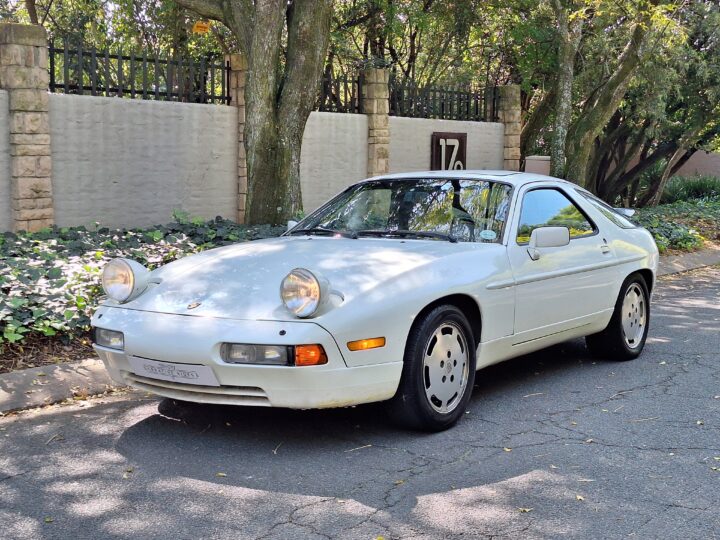 PORSCHE 928 S4 (LHD)