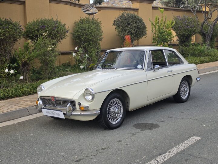 MG B-GT