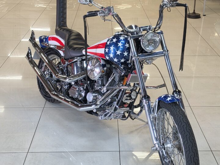 Harley-Davidson Softail Custom “Captain America” Tribute