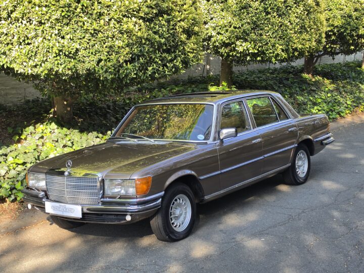 MERCEDES BENZ 450 SEL 6.9 (LHD)