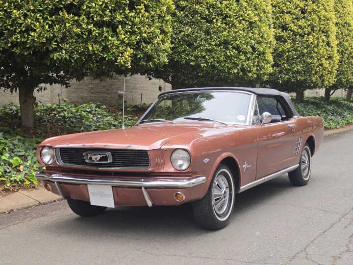 FORD MUSTANG CONVERTIBLE